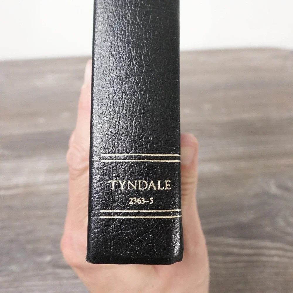 Vintage Catholic Living Bible Red Letter Concordance Black Faux Leather Tyndale‎